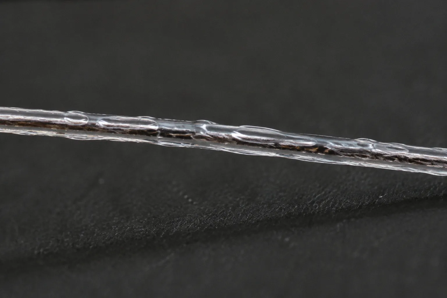 Silicones dans les soins : bouclier utile ou illusion ?
