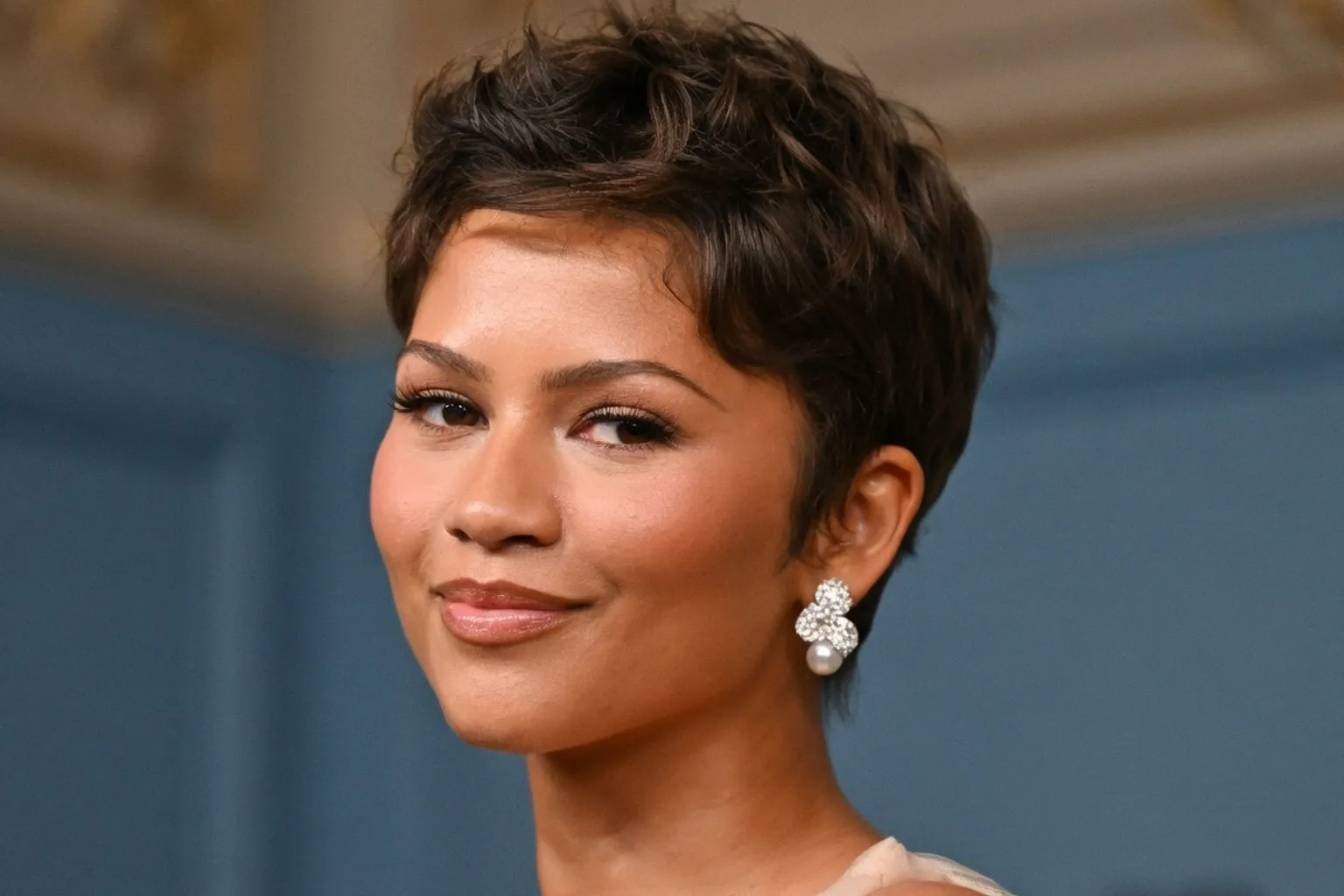 Tendances coiffure automne 2026 : les coupes structurées des Emmy Awards